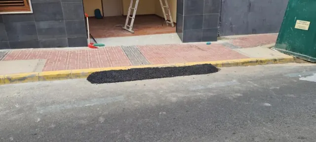 Acera frente a local reformado